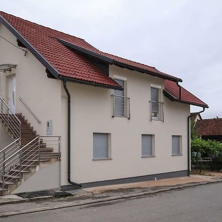 Apartman F&F Otočac Exteriér fotografie