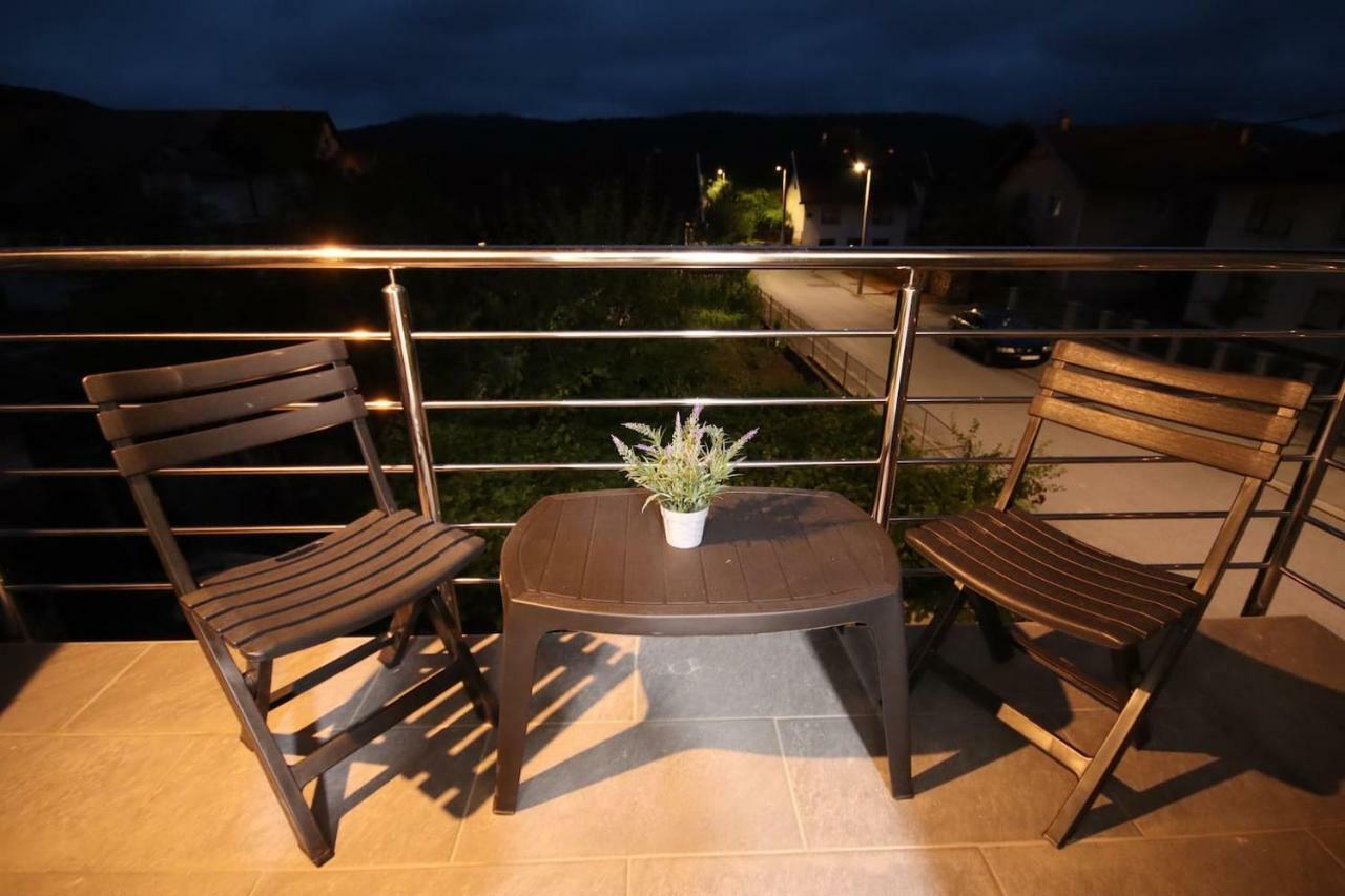 Apartman F&F Otočac Exteriér fotografie