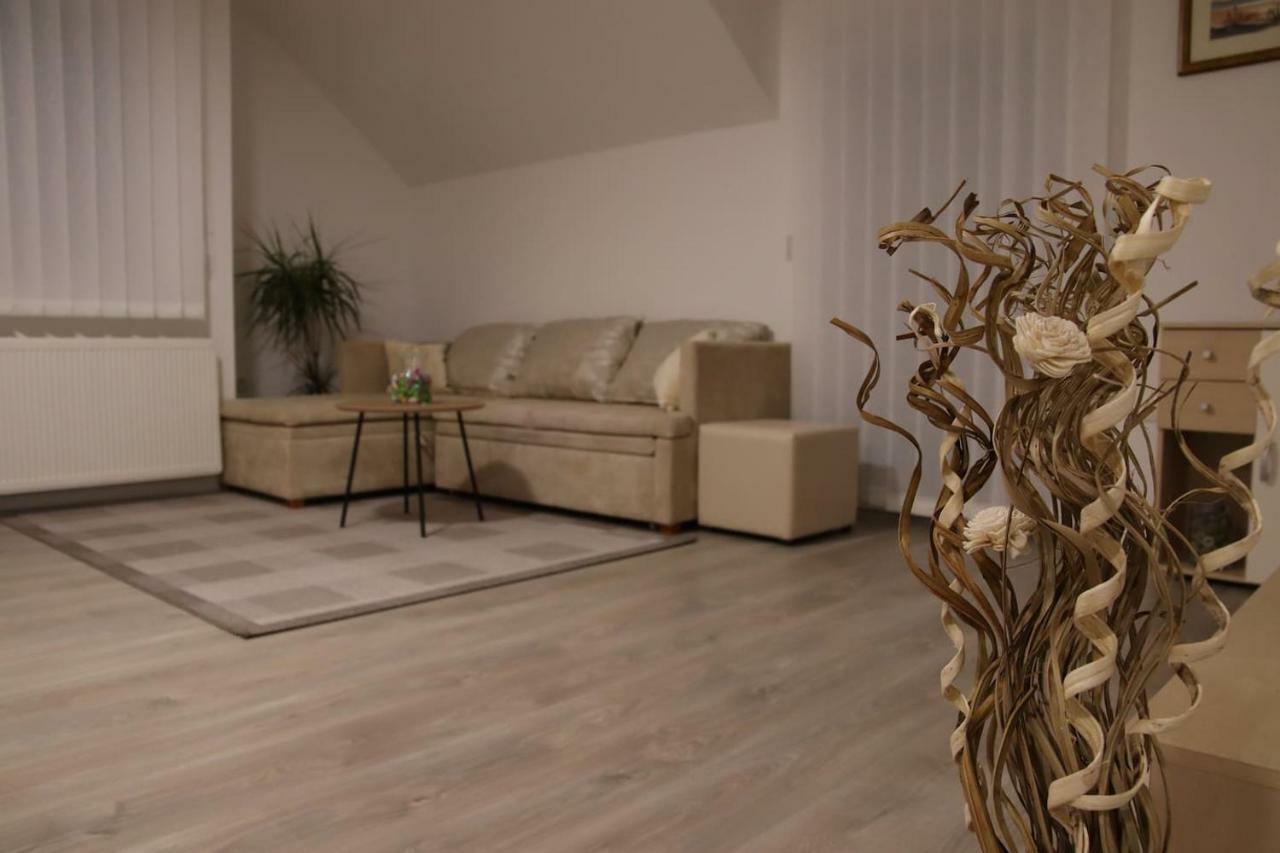 Apartman F&F Otočac Exteriér fotografie