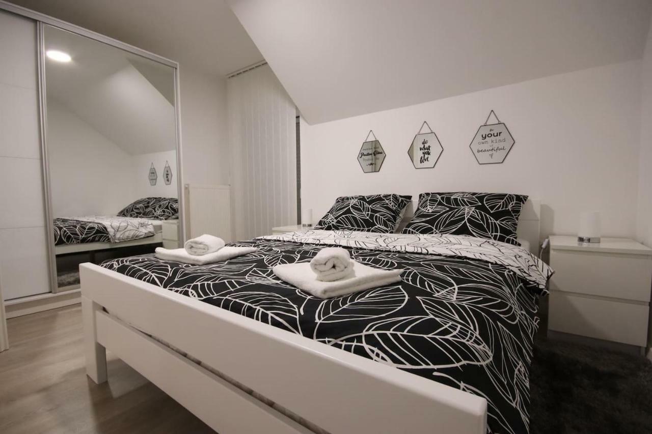 Apartman F&F Otočac Exteriér fotografie